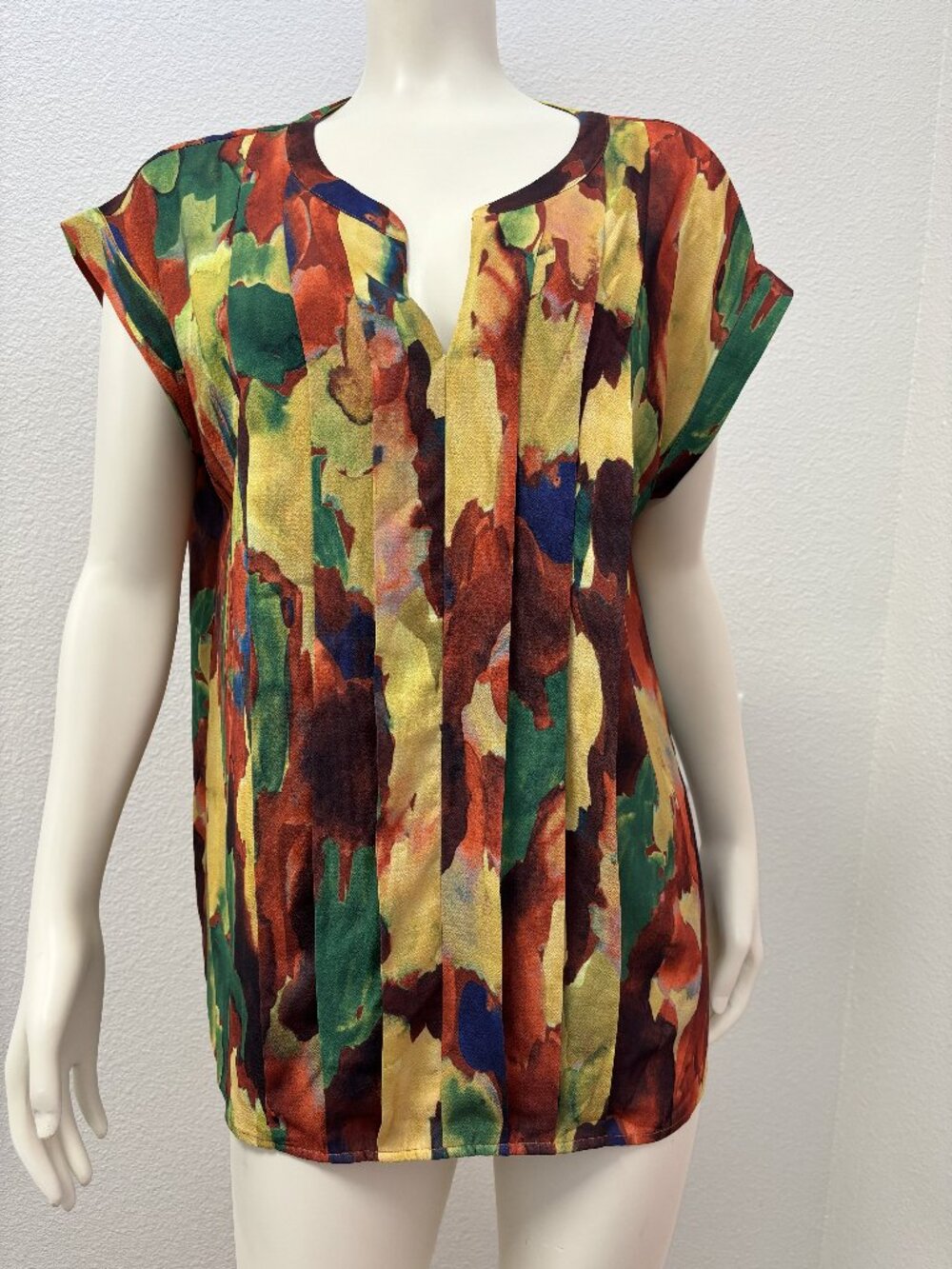 Monroe & Main Medium Abstract Watercolor Print Pleated Blouse Multicolor Top